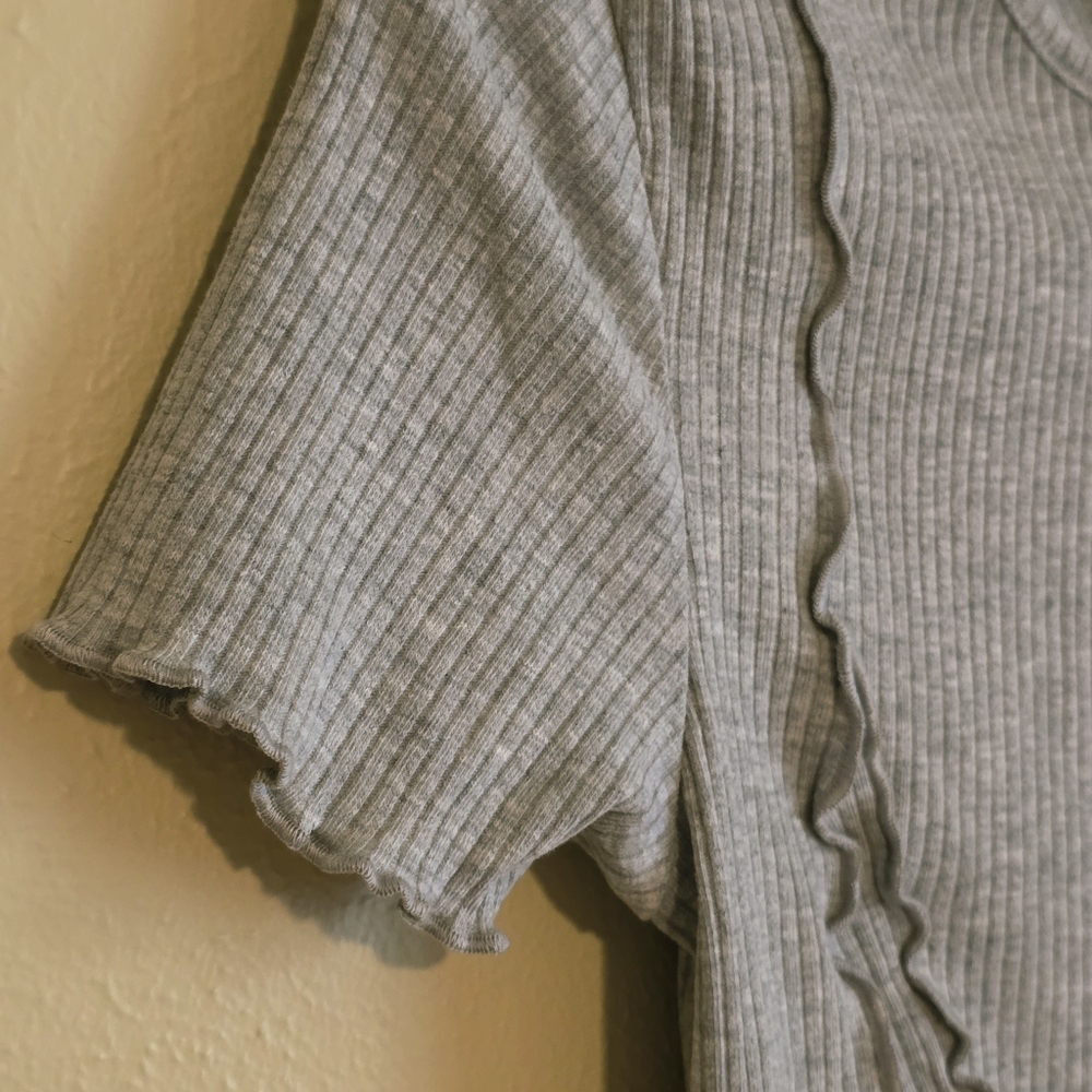 Wild Fable Short Sleeve Cropped Seamed And Ribbed "Baby" T-Shirt Gray Patchwork - Picture 6 of 10